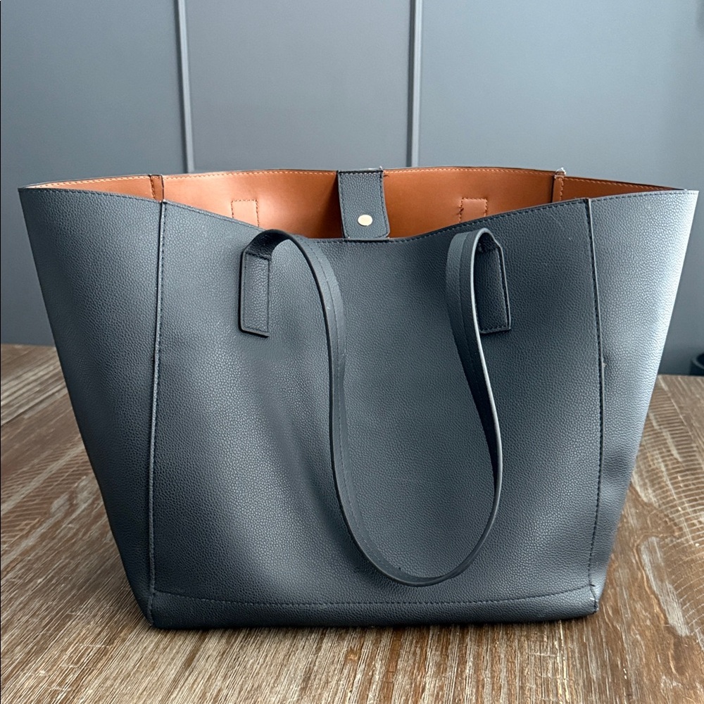 Tommy Bahama black reversible tote